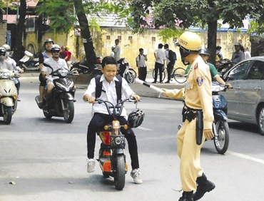 Đi xe đạp điện không đội mũ bảo hiểm có bị phạt không?